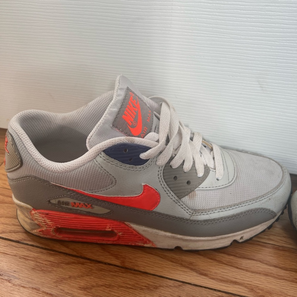 Nike air max. Gray. Orange and purple.
